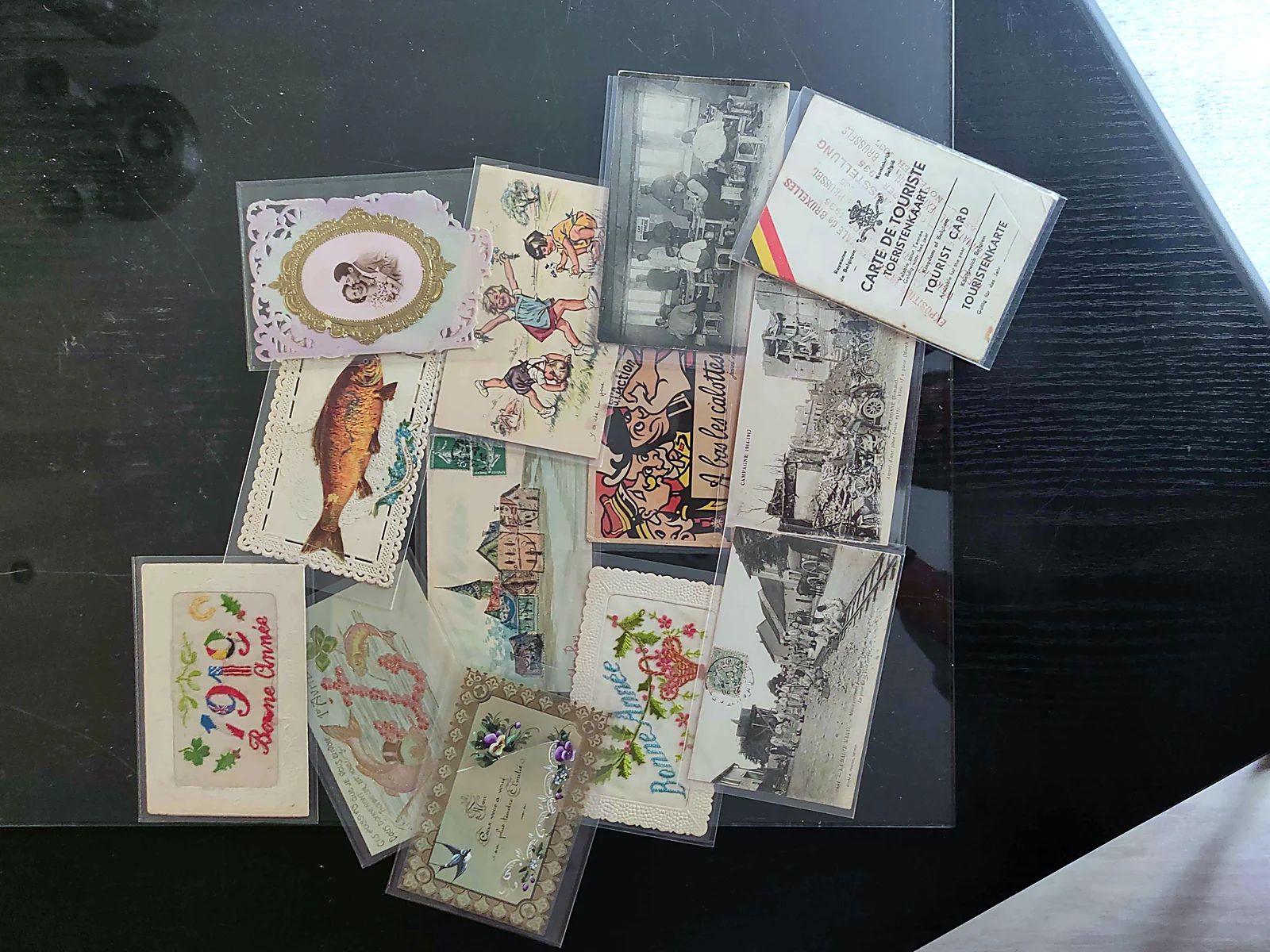Cartes postales anciennes : cartes fantaisie, brodées, Bonne Année et vues photographiques